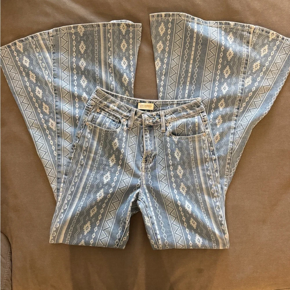 Shyanne Super flare Aztec jeans - Picture 1 of 3